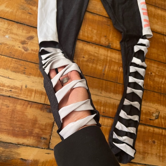 PINK Victoria Secret Leggings w/cut out details - so cool - Picture 5 of 7